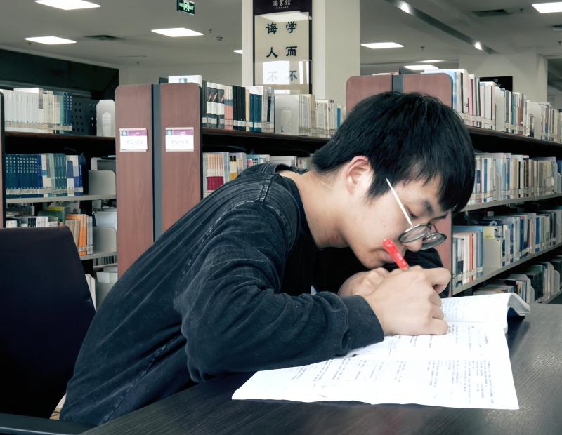 方正：心存感恩促反哺  追光前行绽芳华