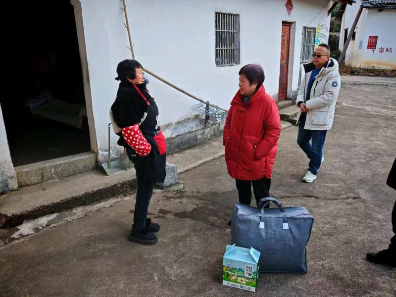 市残联赴黄山区轮渡村走访慰问困难残疾人家庭